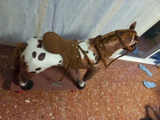 Caballo de juguete con ruedas
