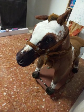 Caballo de juguete con ruedas