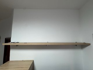 Mueble salón con estantería y vitrina