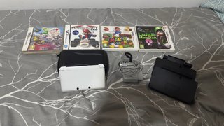Nintendo 3DS Blanca + 4 Juegos