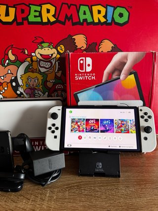 Nintendo Switch OLED Blanca 2024 aun con plasticos