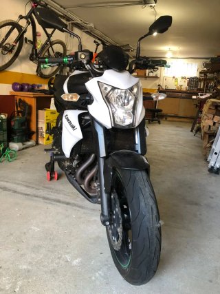 Kawasaki Naked Blanca y Negra