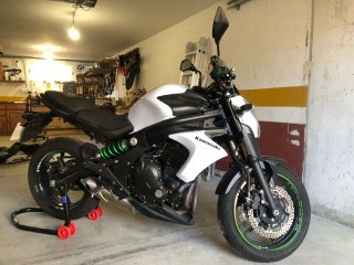 Kawasaki Naked Blanca y Negra