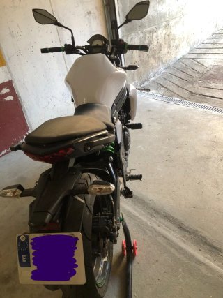 Kawasaki Naked Blanca y Negra