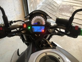 Kawasaki Naked Blanca y Negra