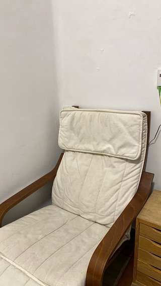 Sillón Poäng con reposapiés blanco