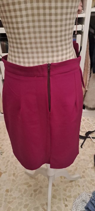 Falda morada con volantes