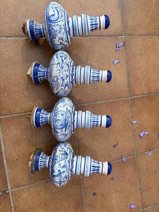 Cerámicas decorativas azules y blancas