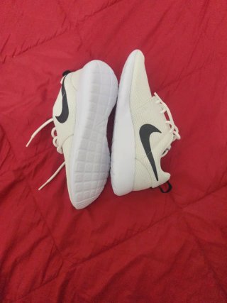 Zapatillas Nike Blancas y Negras