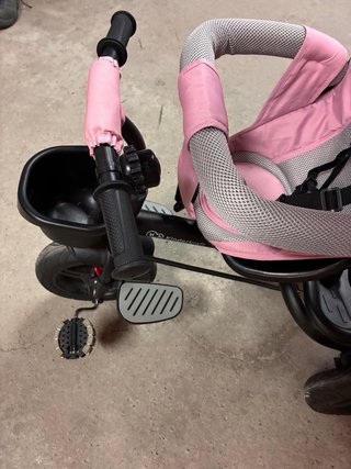 Triciclo rosa casi nuevo
