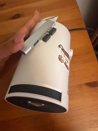 Proyector multimedia con controles incluidos