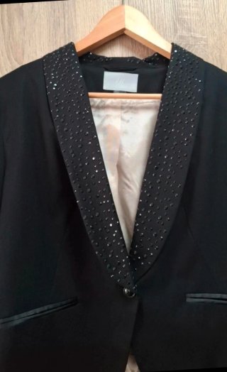 Blazer negro joya crop H&M solapas cristales T.L