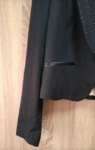 Blazer negro joya crop H&M solapas cristales T.L
