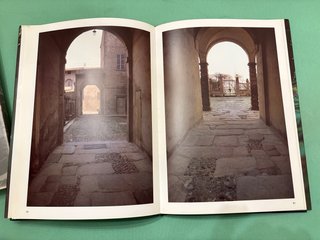 "Piacenza: atrii, cortili e giardini" ed è curato