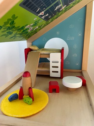 Casa de muñecas de madera Hape con muebles
