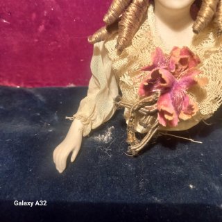 Muñeca de porcelana antigua