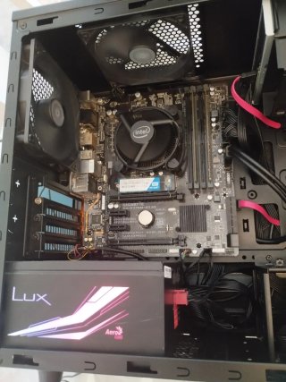Torre PC Cooler Master Negra Rápida