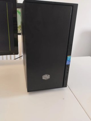 Torre PC Cooler Master Negra Rápida