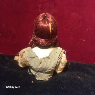Muñeca de porcelana antigua