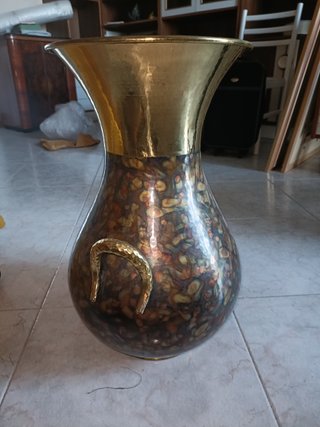 Vaso decorativo in metallo