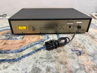 REPRODUCTOR CD HARMEN KARDON HD 7400