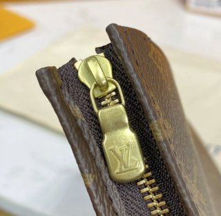 Neceser LV Pochette Toilette 26 M47542