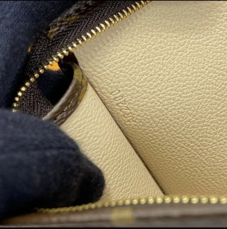 Neceser LV Pochette Toilette 26 M47542