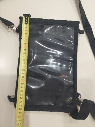 Funda tablet negra con correa