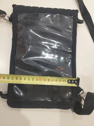 Funda tablet negra con correa