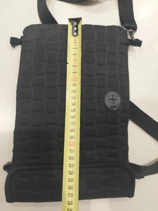 Funda tablet negra con correa