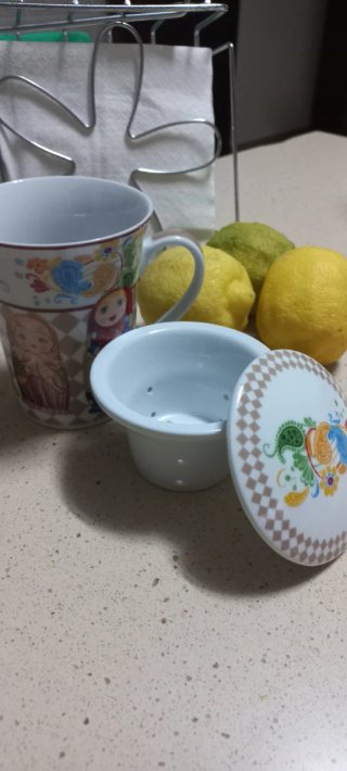 Taza de porcelana con tapa