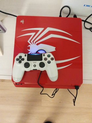 PS4 Spiderman Edición Especial Roja con dos mandos