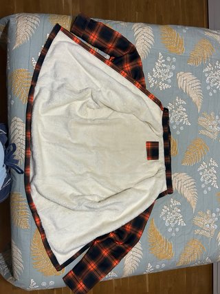 Camisa a cuadros naranja y negra