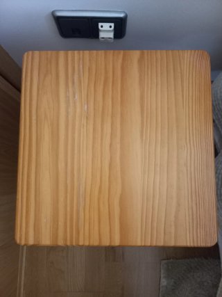 Mesitas de noche madera con cesta mimbre (2 uds)