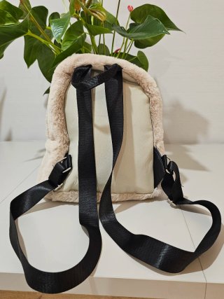 Mochila de peluche beige