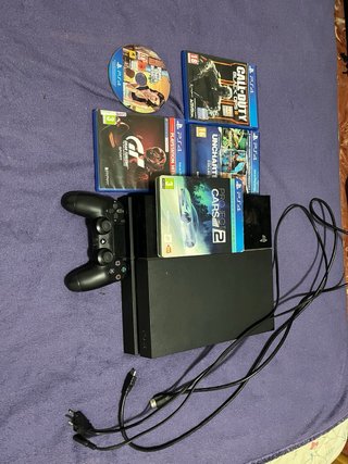 Lote PS4 Negra + 4 Juegos