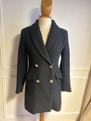 Abrigo estilo Chanel Zara negro