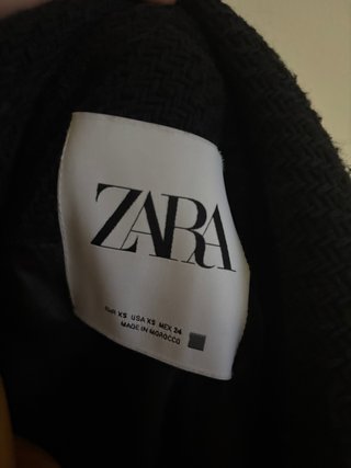 Abrigo estilo Chanel Zara negro