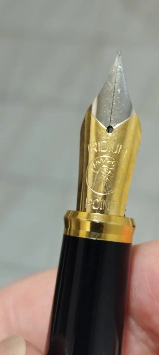 Pluma Vintage Genius Taiwán Negra Dorada
