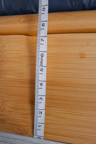 Caja de madera y cristal con divisiones