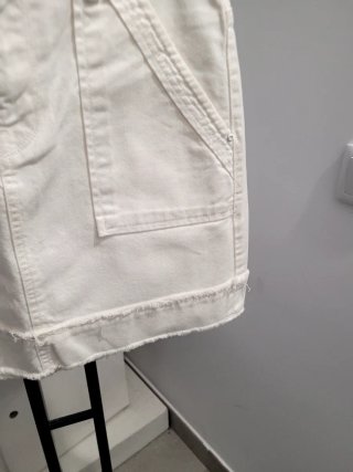 Falda vaquera blanca con rotos