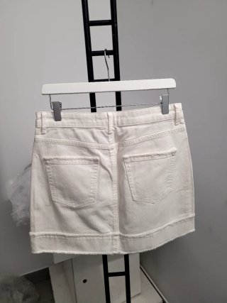 Falda vaquera blanca con rotos