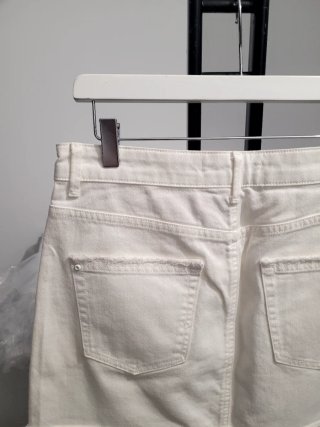 Falda vaquera blanca con rotos