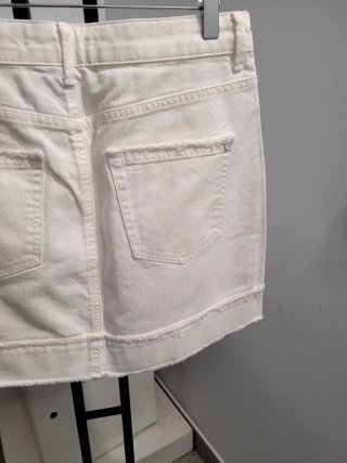 Falda vaquera blanca con rotos