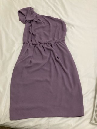 Vestido Adolfo Dominguez un hombro malva