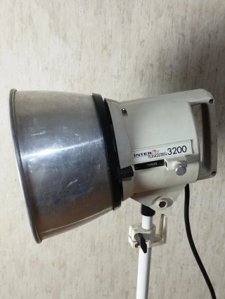 Foco interfit tungsten 3200 con tripode