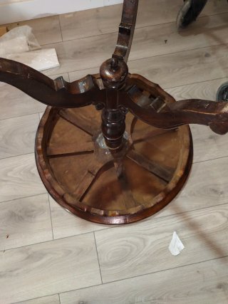 Mesa auxiliar redonda de madera