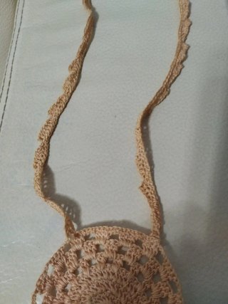 Collar de ganchillo beige y rosa