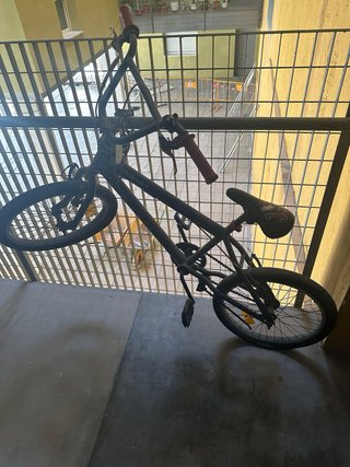 Bicicleta BMX Negra