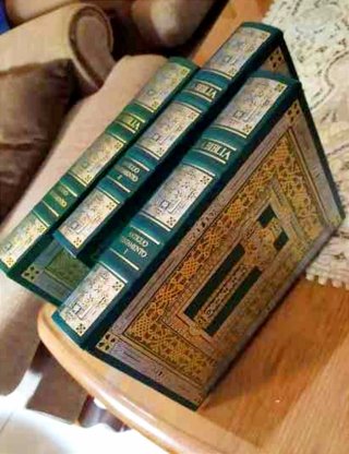 La Biblia de Jerusalén. Tres volúmenes.